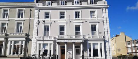 Bagian depan properti