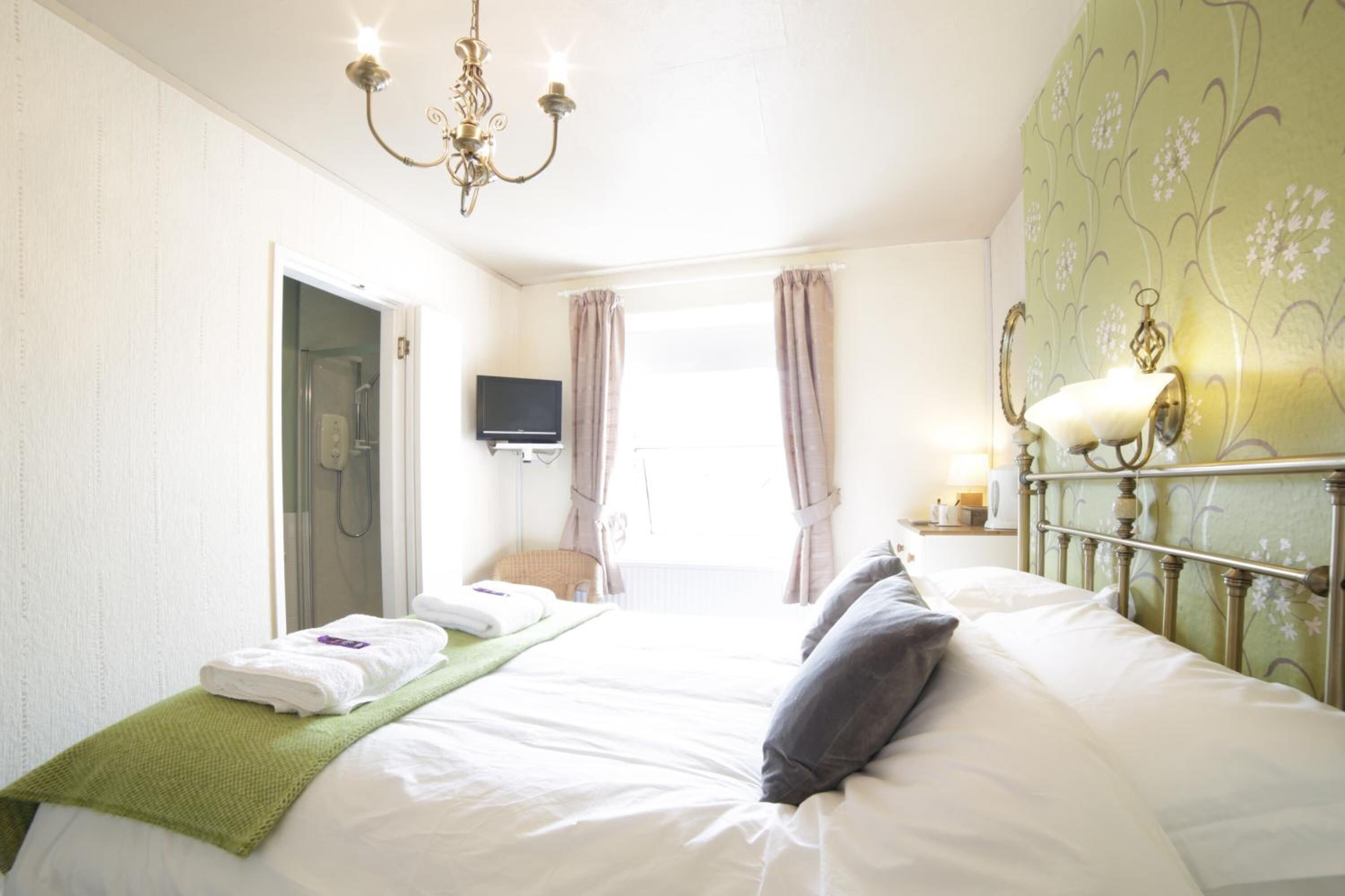 Iron/ironing board, free WiFi