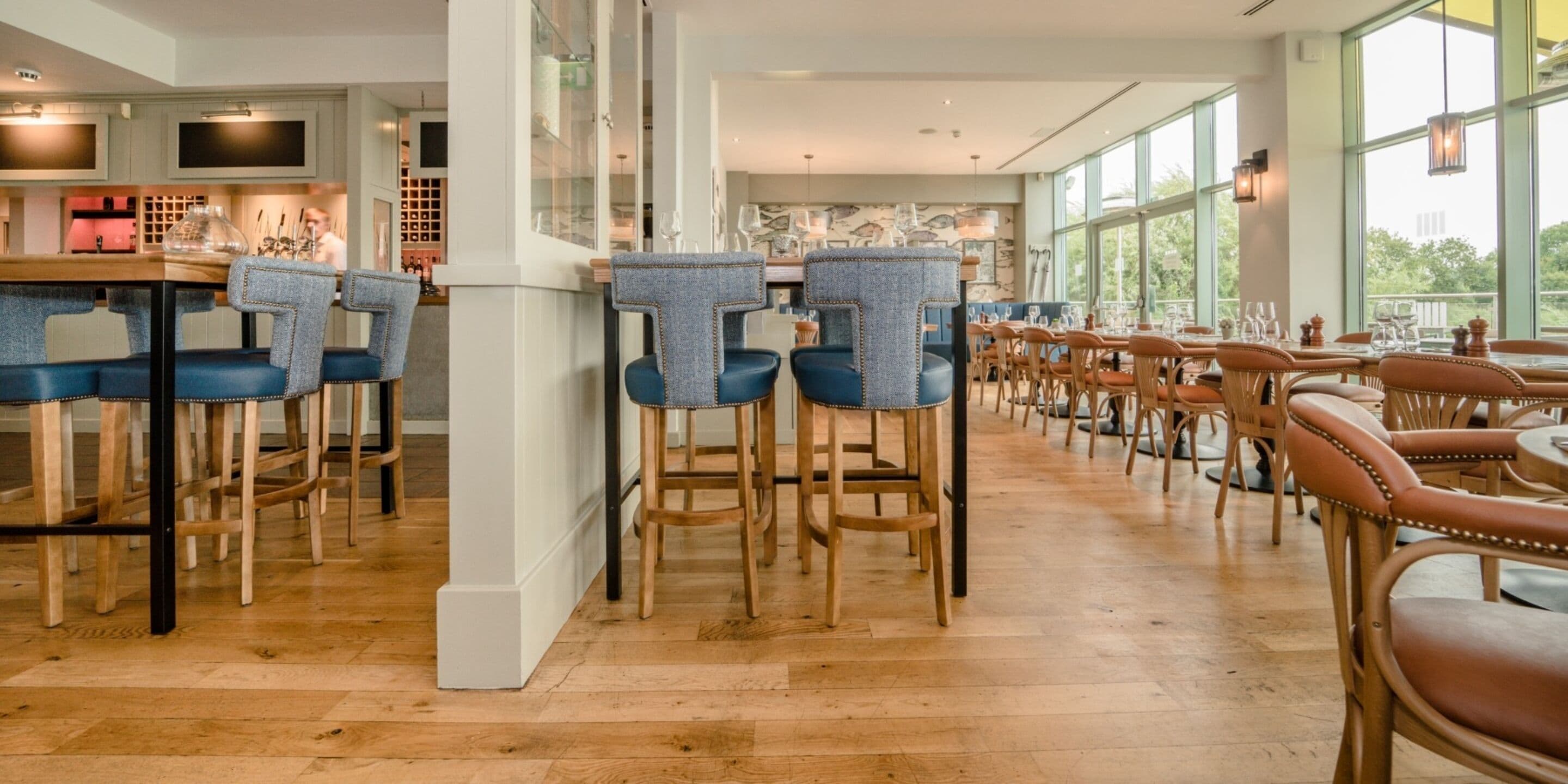 breakfast, lunch and dinner served