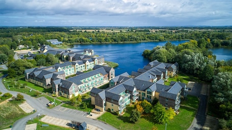 Exterior. De Vere Cotswold Water Park