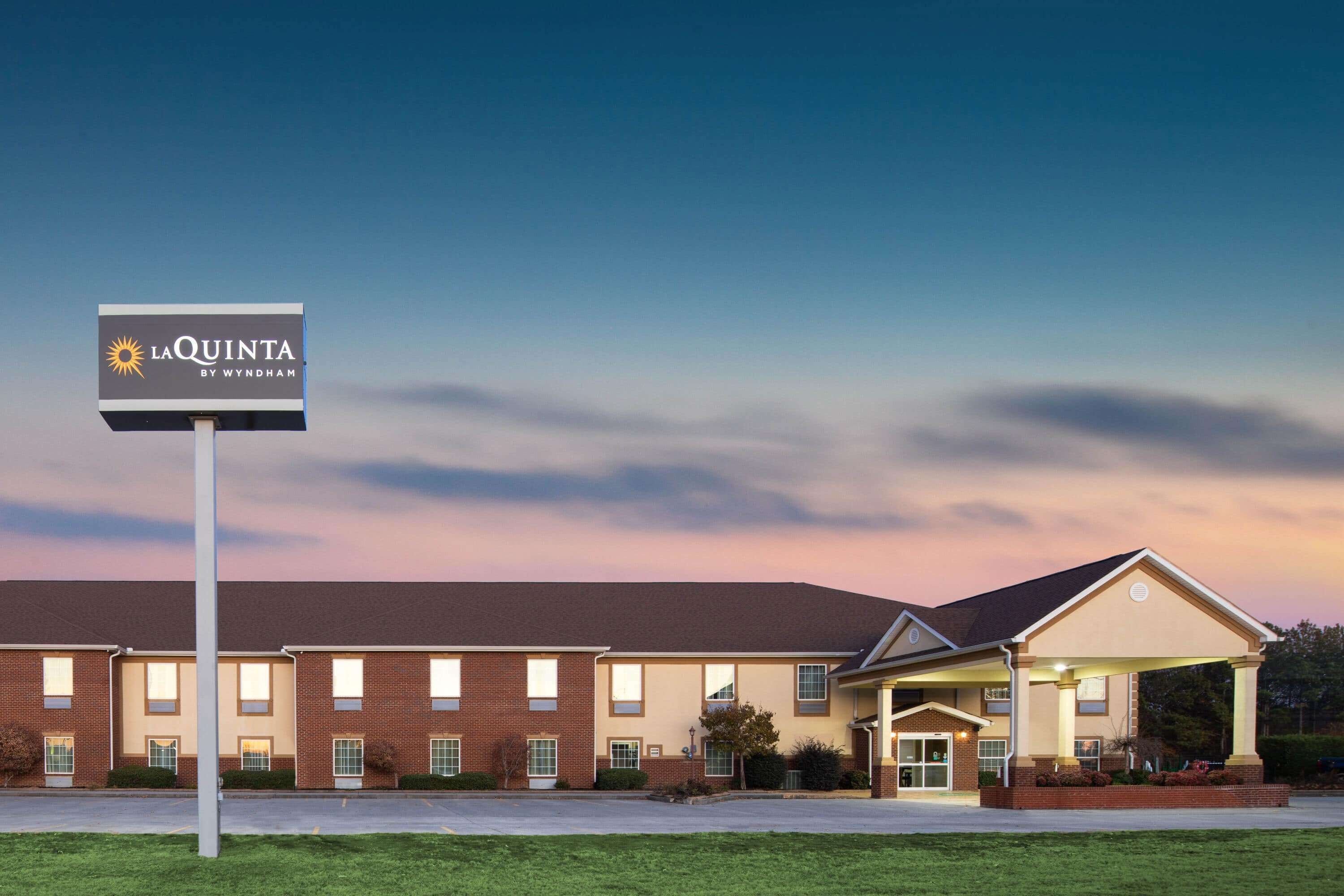 A hotel with a sign reading "LA QUINTA BY WYNDHAM".