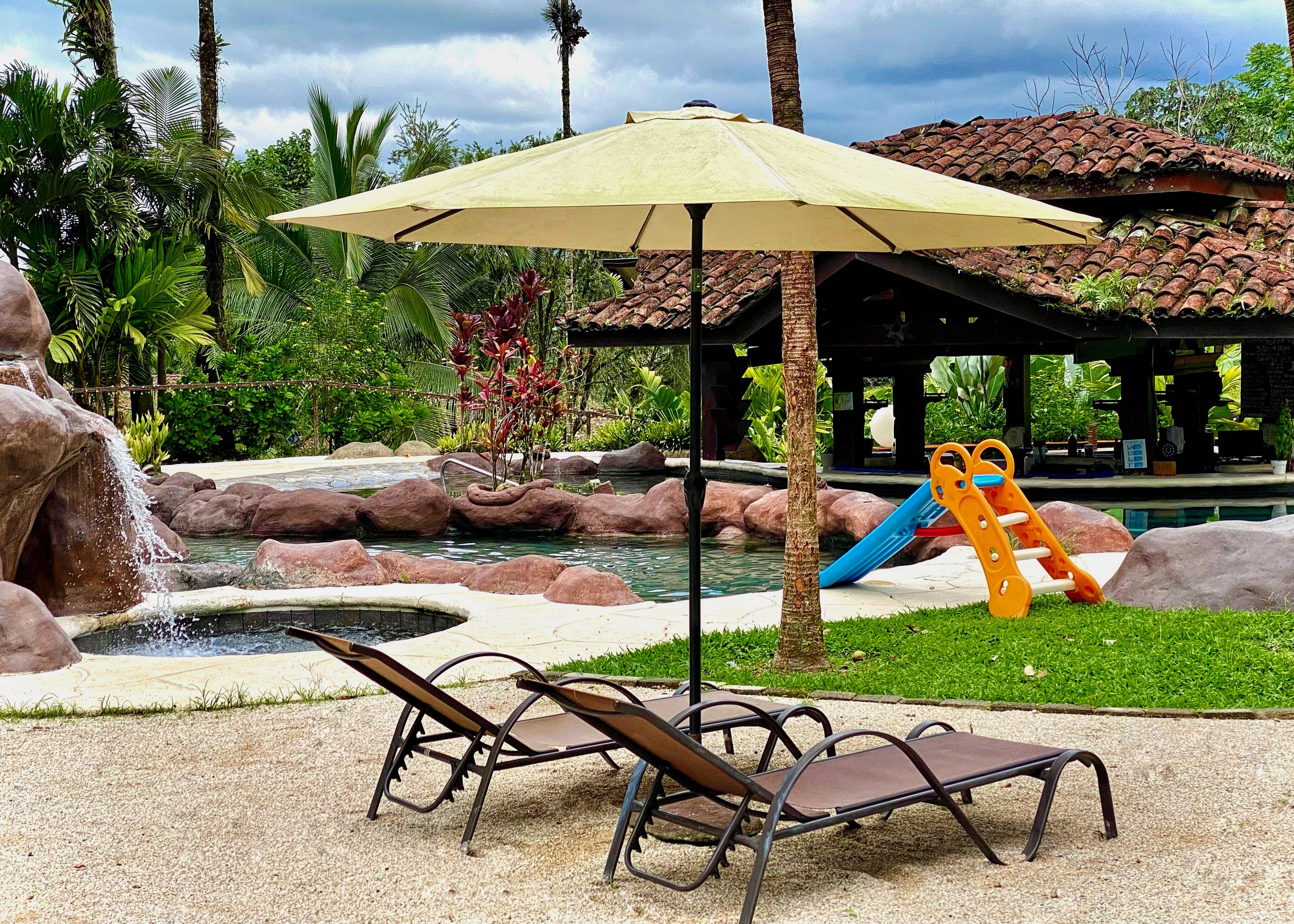 Kolam renang outdoor