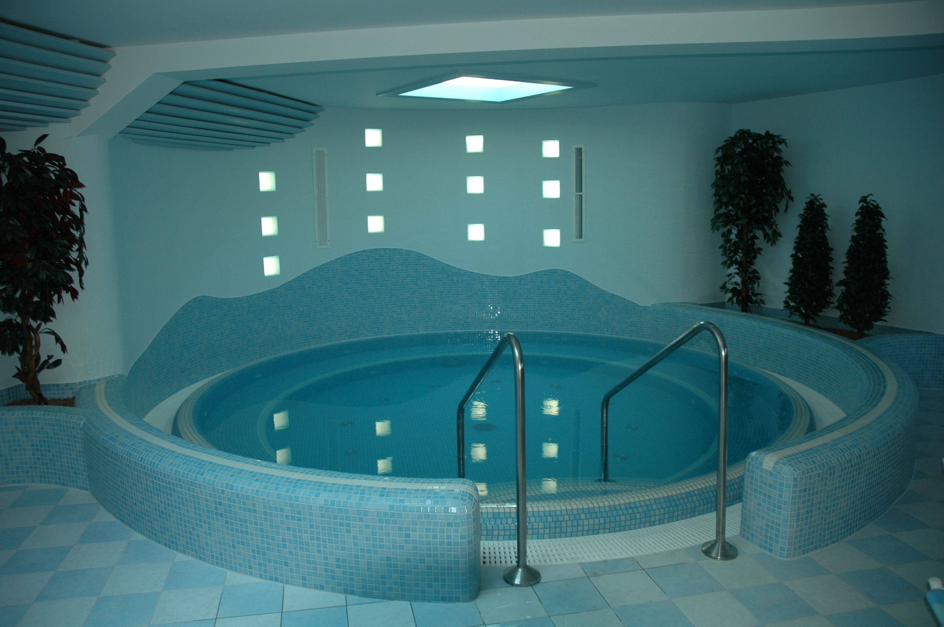 Indoor spa tub