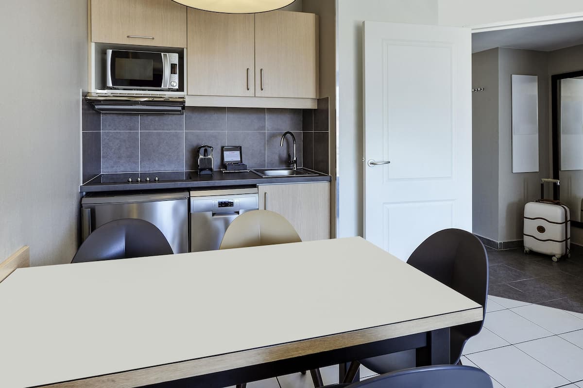 In-room safe, desk, laptop workspace, soundproofing