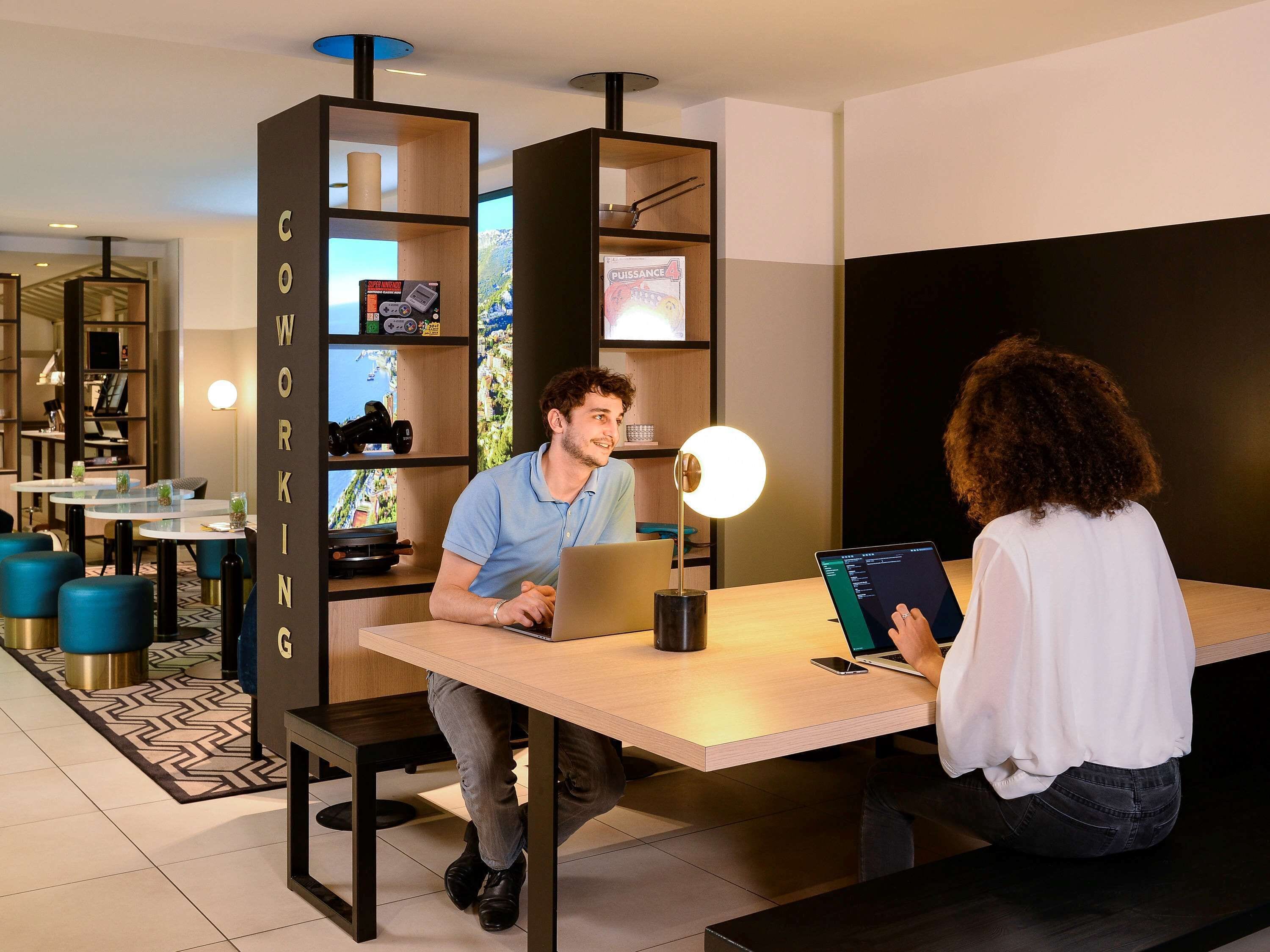 المنشأة من الخارج