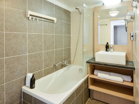 In-room safe, desk, laptop workspace, soundproofing. Aparthotel Adagio Monaco Monte Cristo