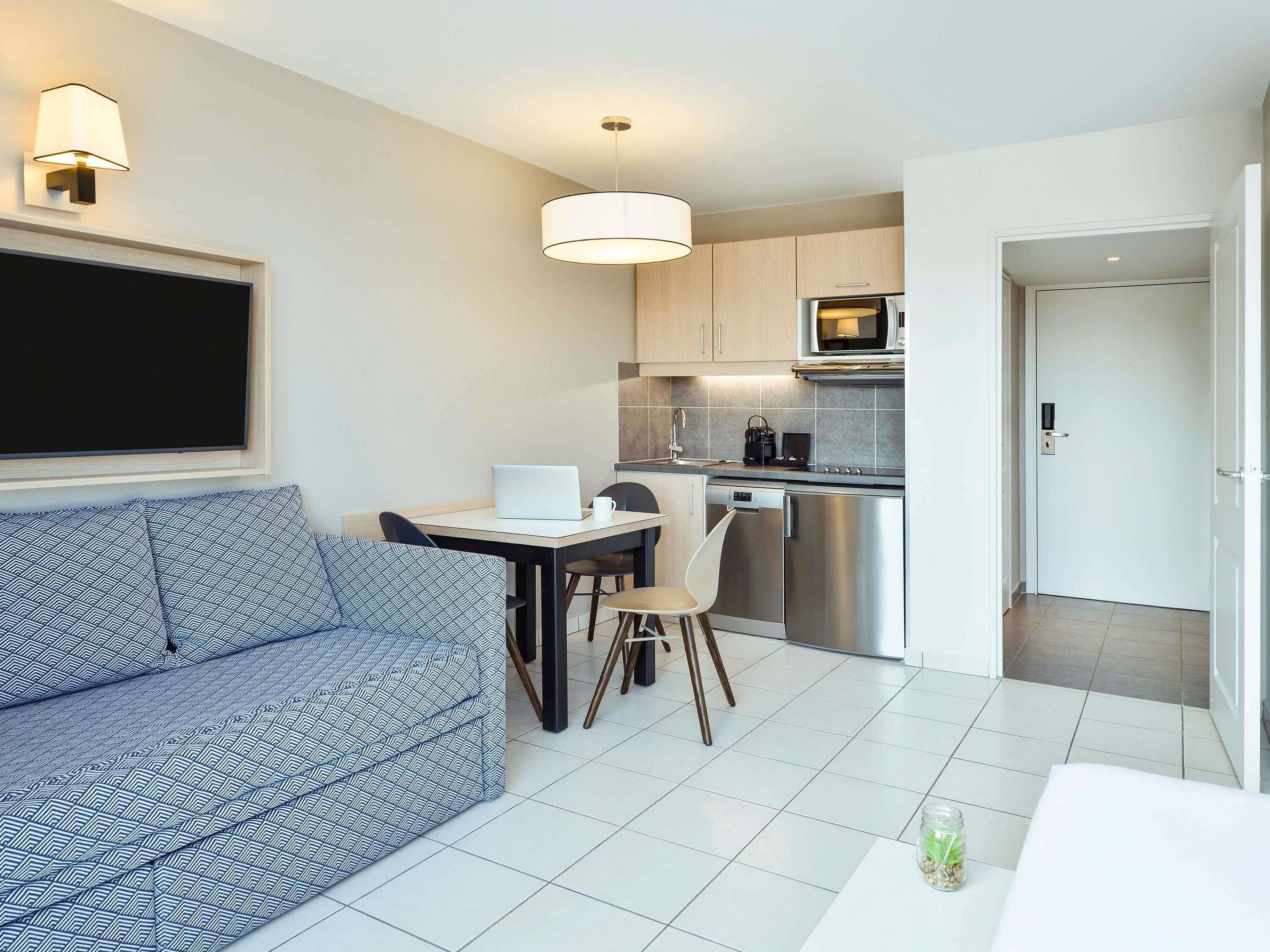 Suite studio, Plusieurs lits | Coffre-fort, bureau, espace de travail pour ordinateurs portables