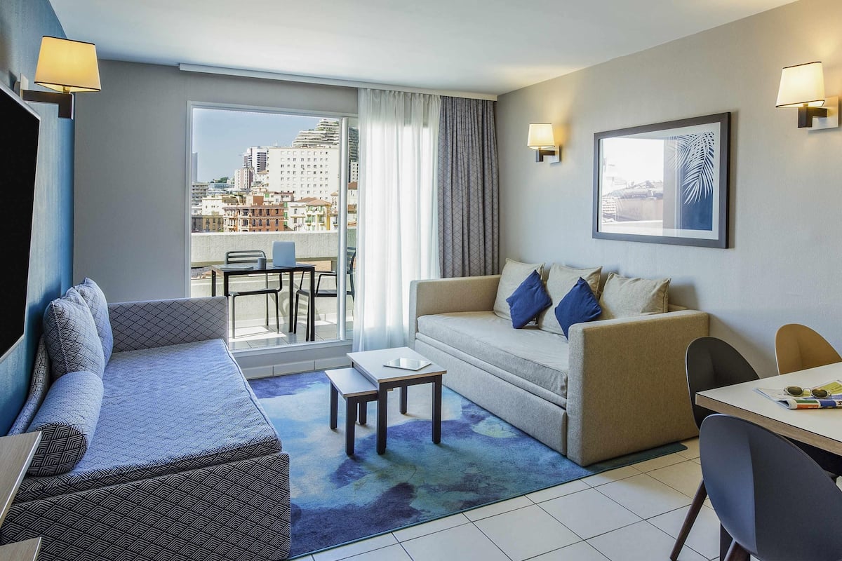 In-room safe, desk, laptop workspace, soundproofing