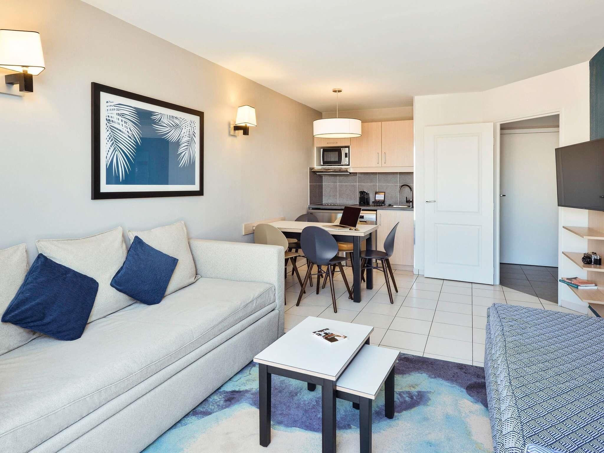 Comfort Apartment, 1 Bedroom | In-room safe, desk, laptop workspace, soundproofing