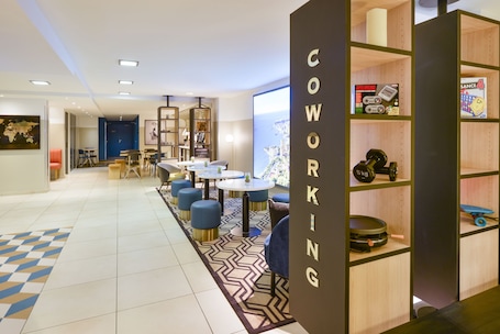 Zona de estar del vestíbulo. Aparthotel Adagio Monaco Monte Cristo