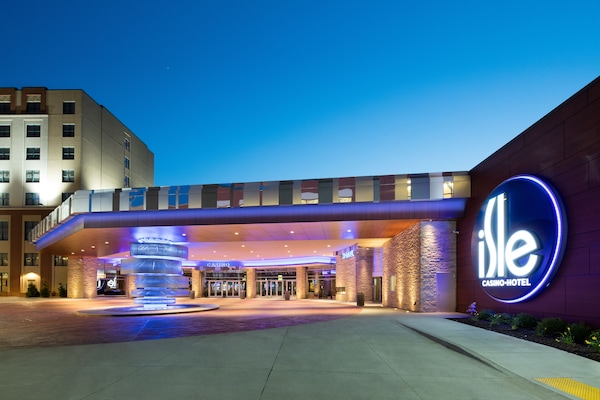Isle Casino Hotel Bettendorf - A Caesars Rewards Destination - Rock Island, IL