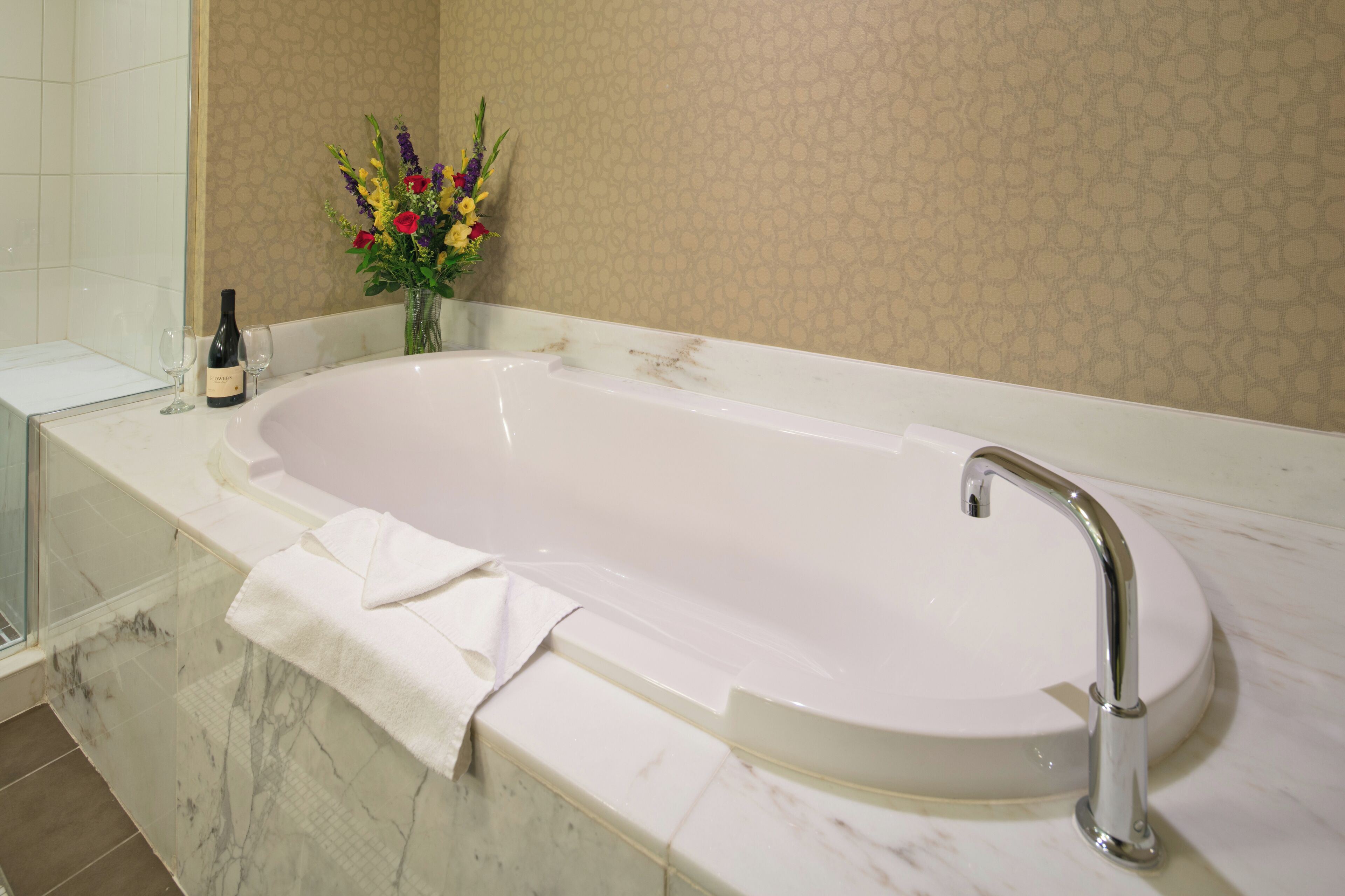 north junior suite king  with sofa non-smoking | premium bedding, pillow-top beds, in-room safe, desk