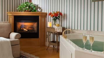 Room (Abbott Room) | Jetted tub