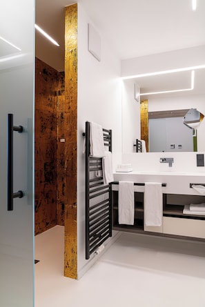 Superior Double Room | Bathroom