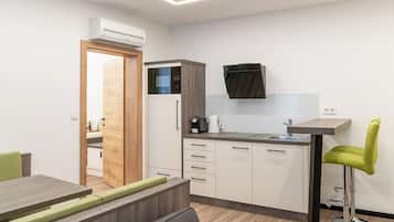 Comfort Apartment | Pillowtop beds, in-room safe, desk, soundproofing