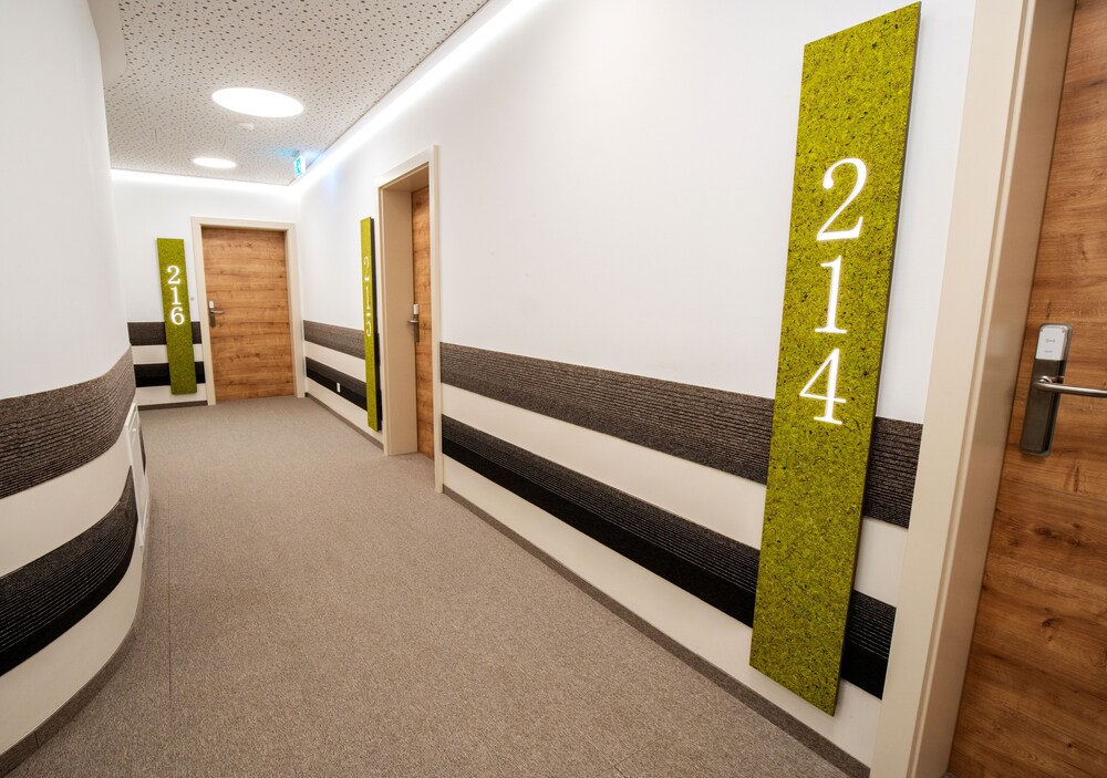 Chrizz Rooms by null