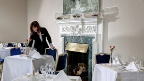 Breakfast and dinner served - Hadlow Manor (Tonbridge)