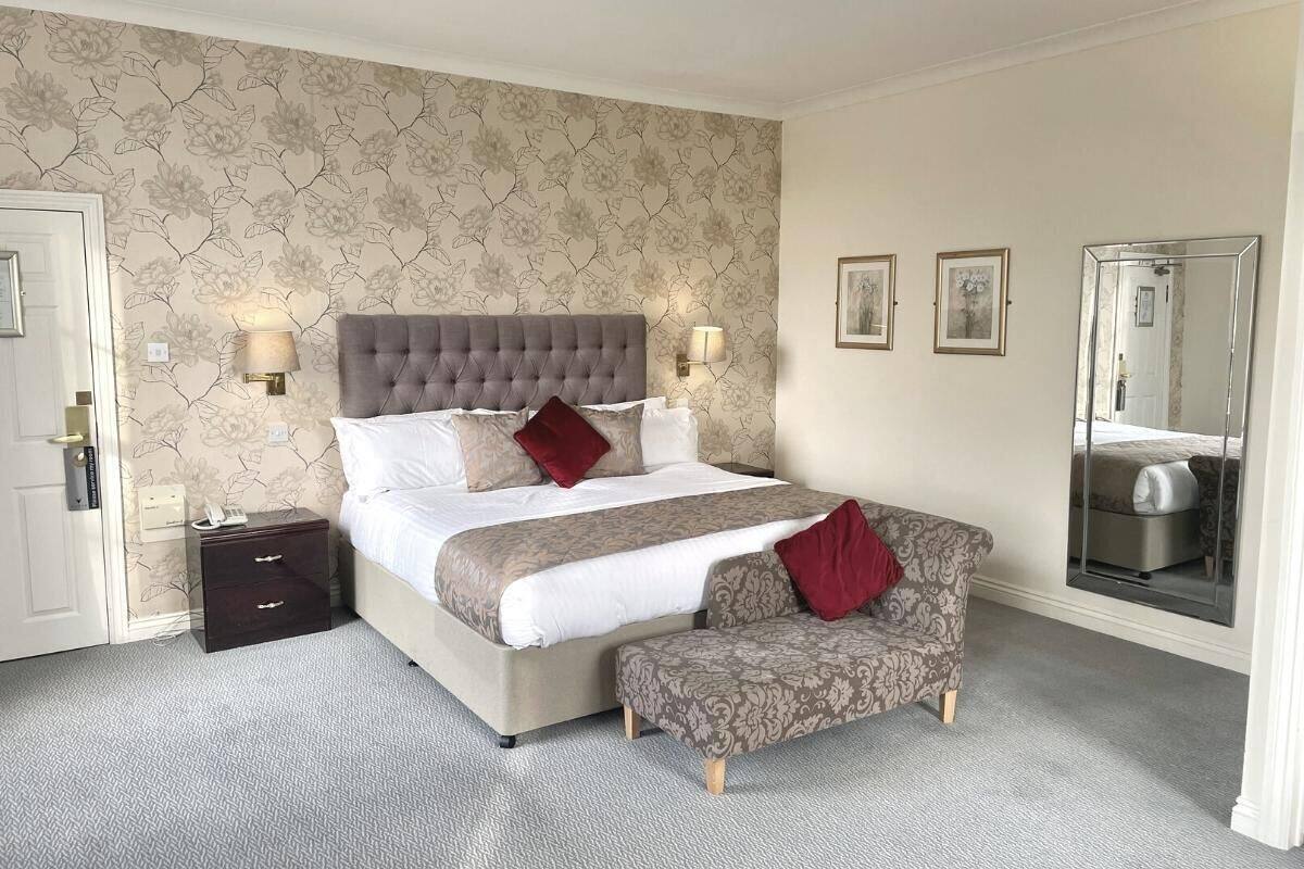 Superior Double Room | Iron/ironing board (on request), cribs (free), WiFi (free), bed sheets