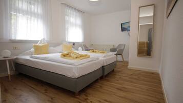 Doppelzimmer | Hochwertige Bettwaren, individuell dekoriert, individuell eingerichtet
