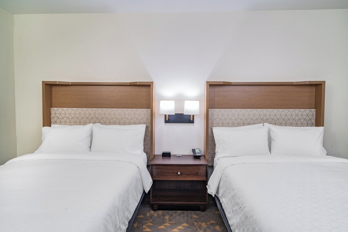 Down comforters, pillowtop beds, desk, laptop workspace