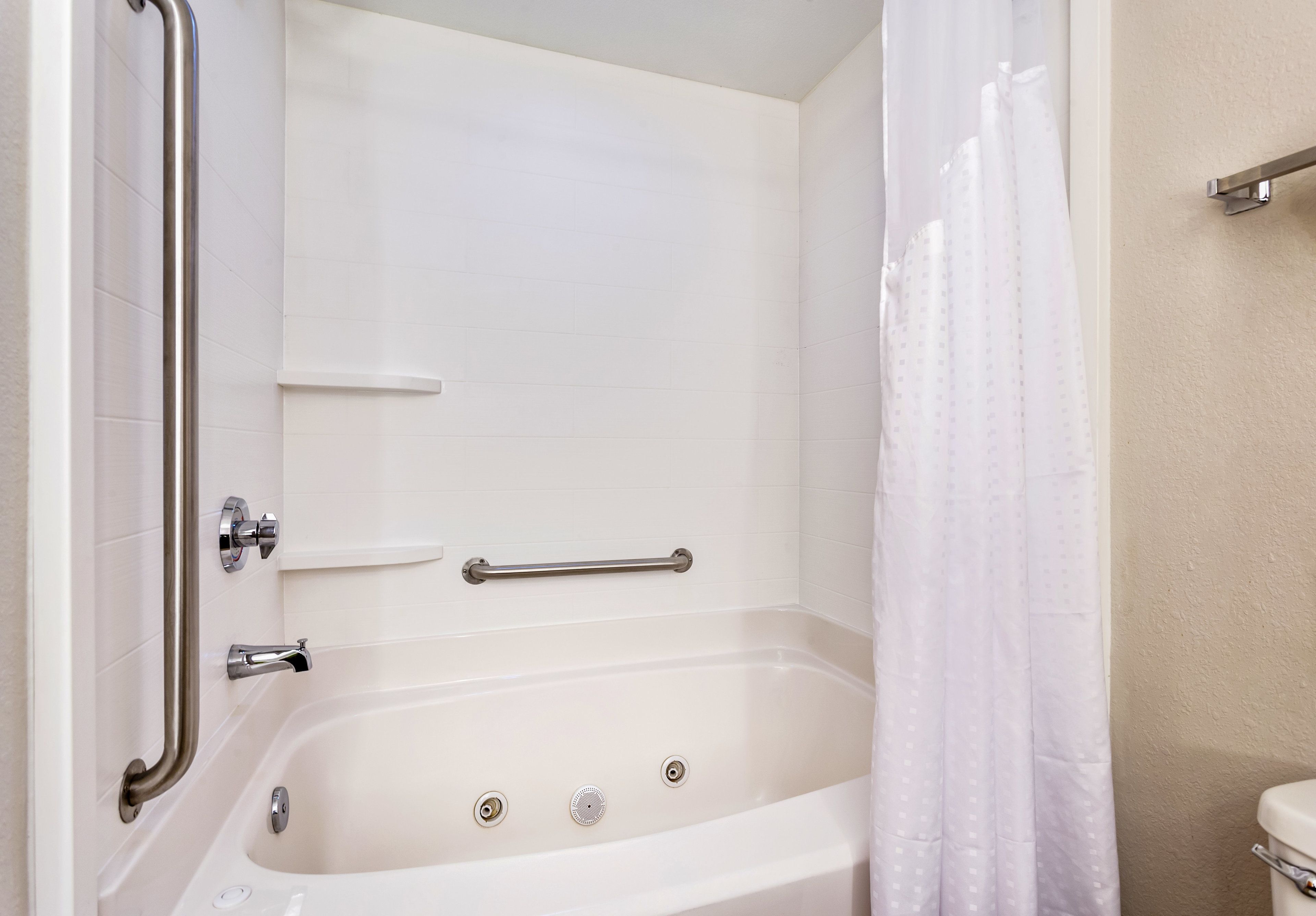 standard room, 1 single bed, jetted tub | deep-soaking bathtub