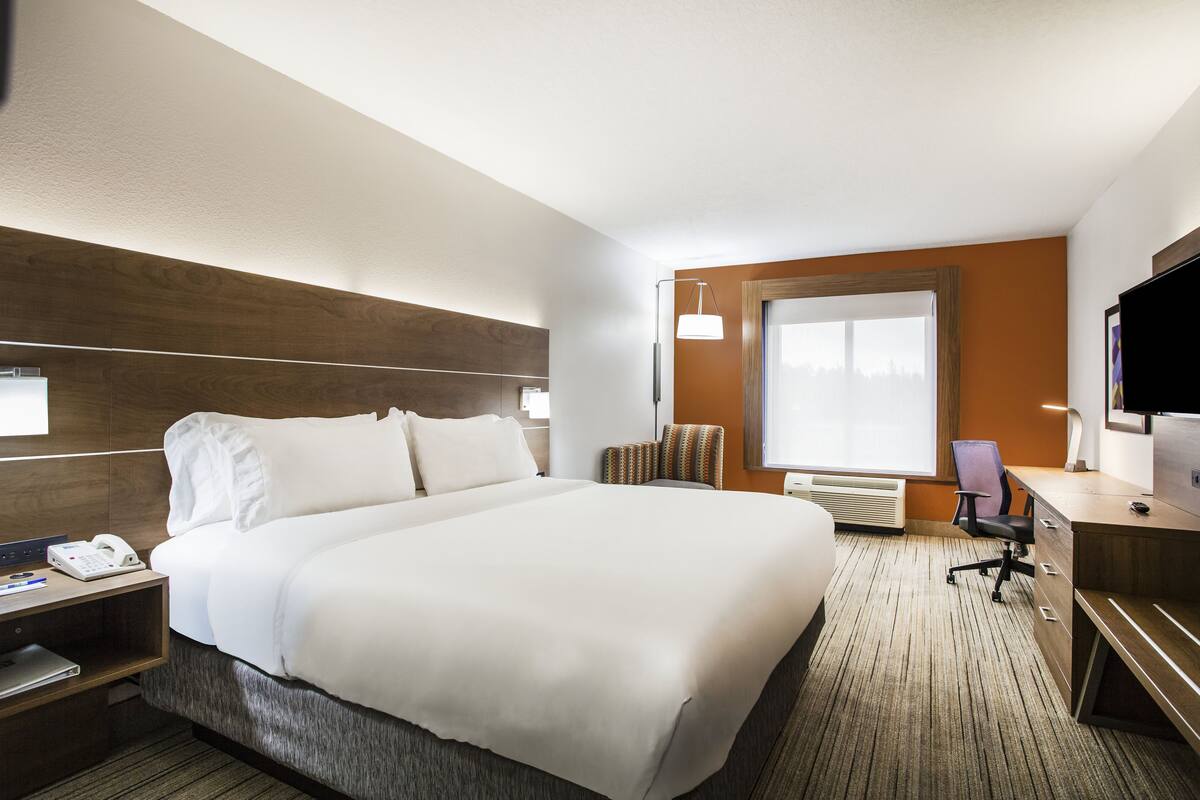 1 bedroom, in-room safe, desk, soundproofing