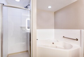 Deep-soaking bathtub - Holiday Inn Express Hotel & Suites Inverness by IHG (Lecanto)