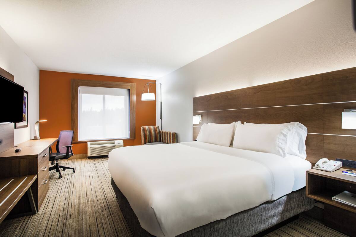 1 bedroom, in-room safe, desk, soundproofing