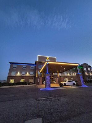 Front of property - Comfort Inn & Suites Miami - Route 66 (Miami)