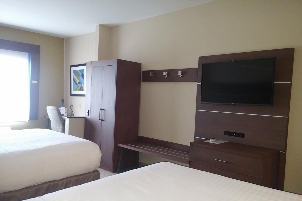 1 bedroom, premium bedding, in-room safe, desk