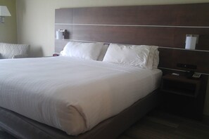 Premium bedding, in-room safe, desk, laptop workspace - Comfort Inn & Suites Miami - Route 66 (Miami)