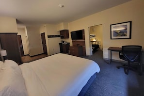Standard Room, Multiple Beds, Non Smoking | Premium bedding, in-room safe, desk, laptop workspace - Comfort Inn & Suites Miami - Route 66 (Miami)