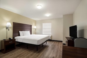 Quarto, 1 cama King, acessível, para não fumantes (Accessible Tub) | Escrivaninha, espaço de trabalho para notebook, cortinas blackout