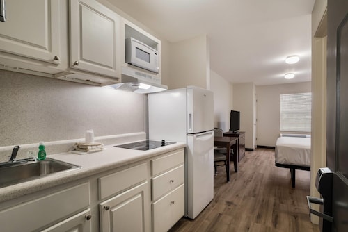 Suburban Studios Denver Central-Arvada