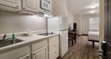 Suburban Studios Denver Central-Arvada