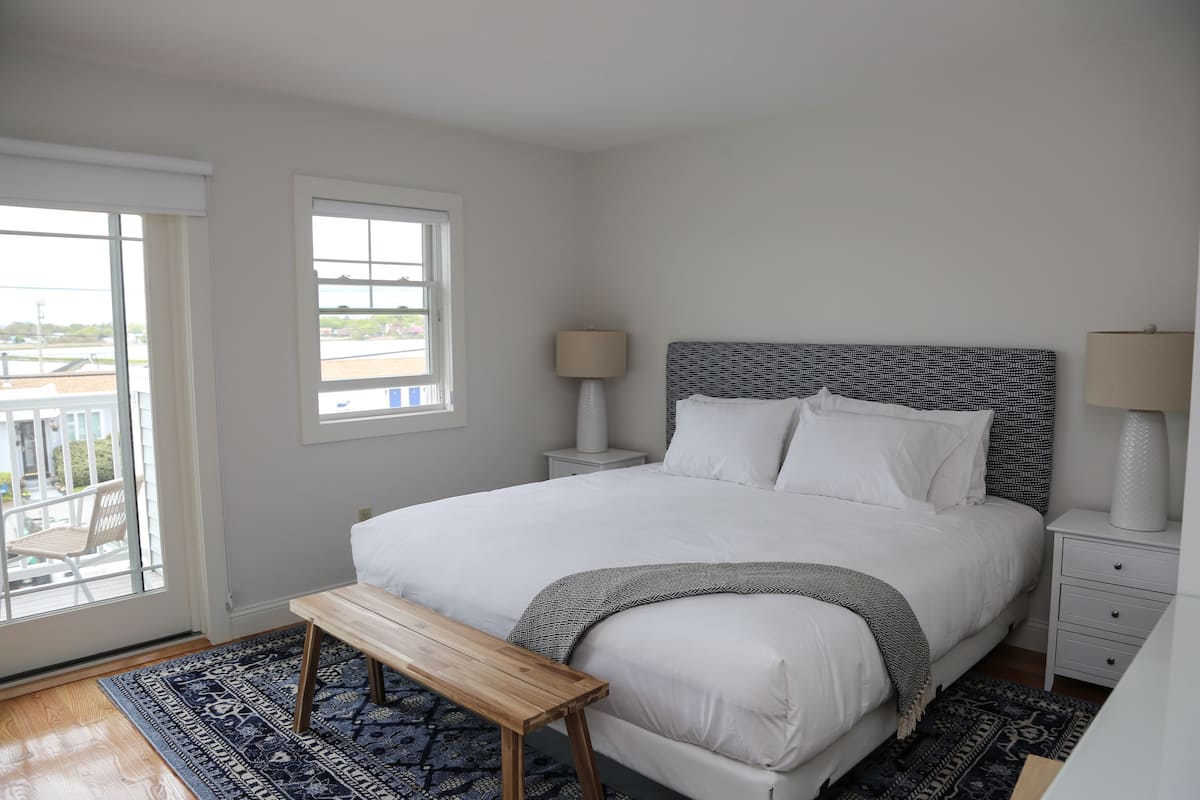1 bedroom, hypo-allergenic bedding, individually decorated, desk