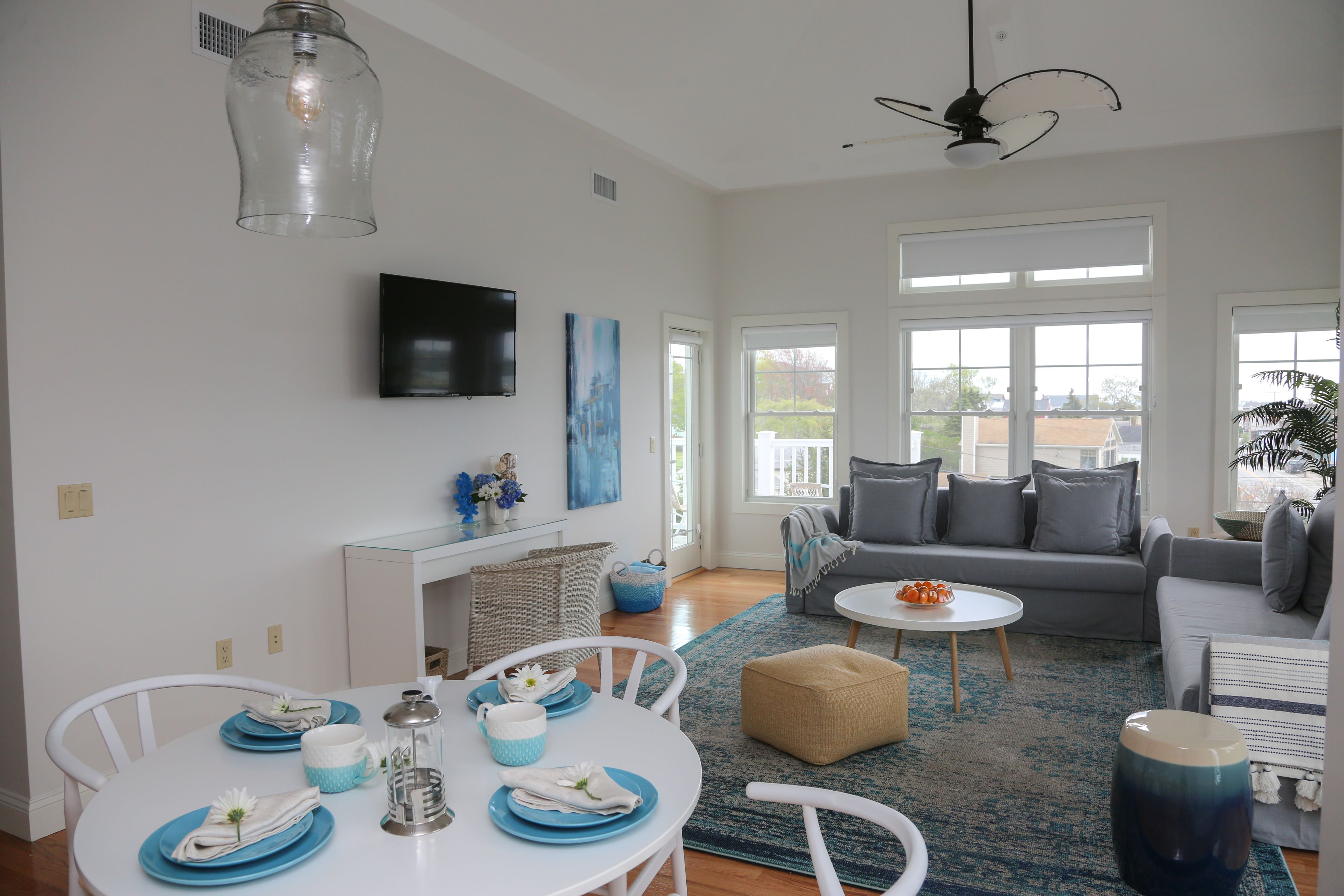 suite | living area | tv