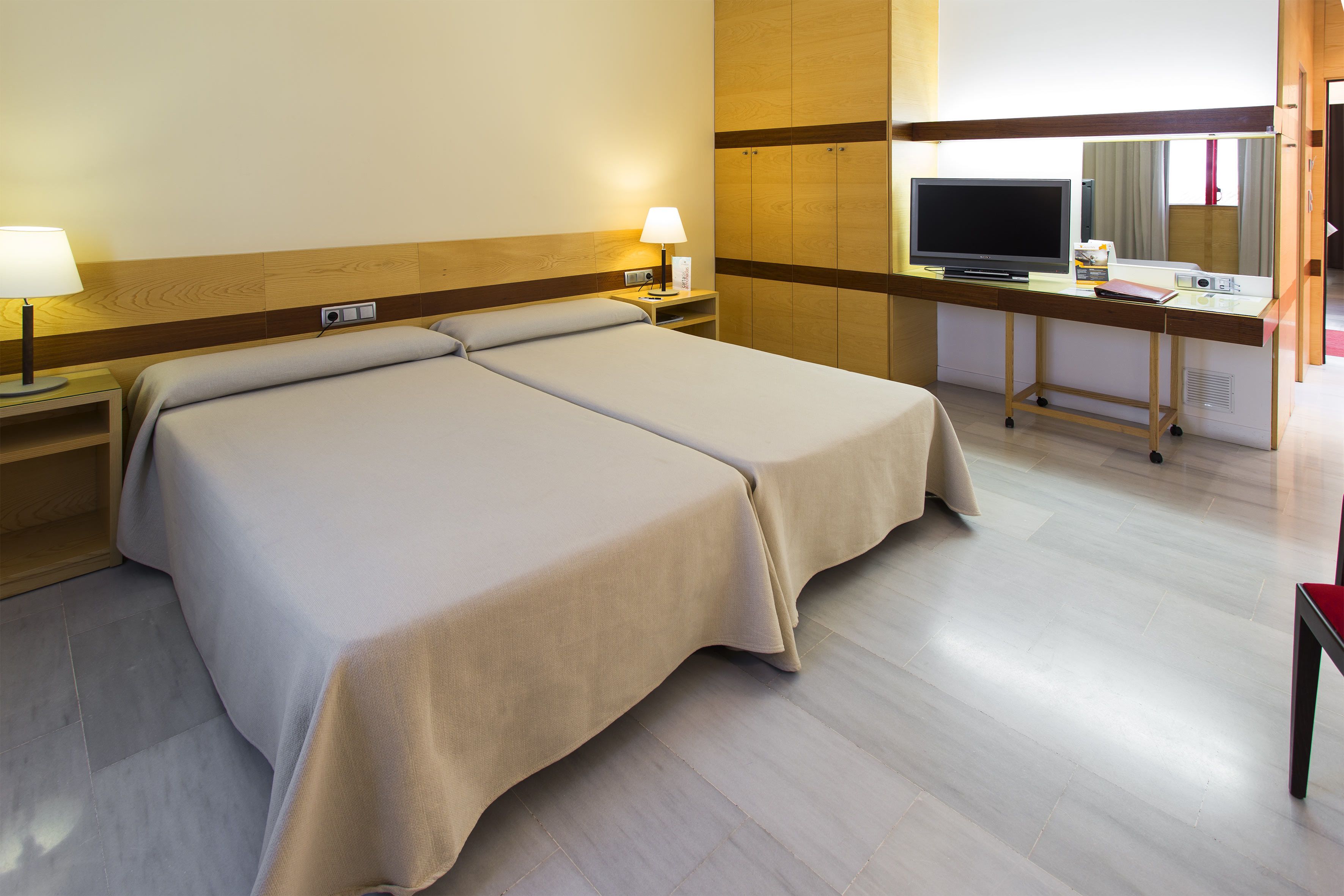 double room | minibar, in-room safe, desk, soundproofing