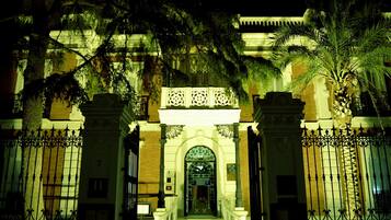 Fassade der Unterkunft – Abend/Nacht
