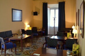 Daily cooked-to-order breakfast (EUR 7.50 per person) - Hotel 4* Mirador de Llerena (Llerena)