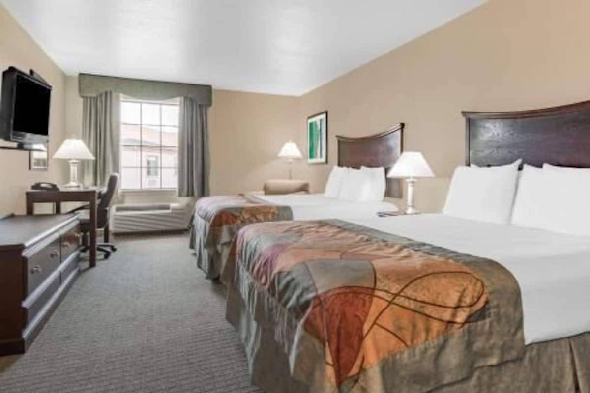 Egyptian cotton sheets, premium bedding, down duvets, in-room safe