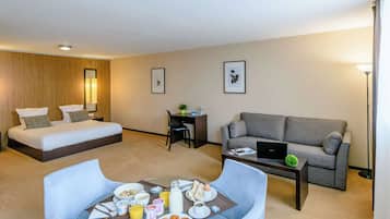 Suite junior 4 personnes | In-room safe, desk, blackout drapes, soundproofing