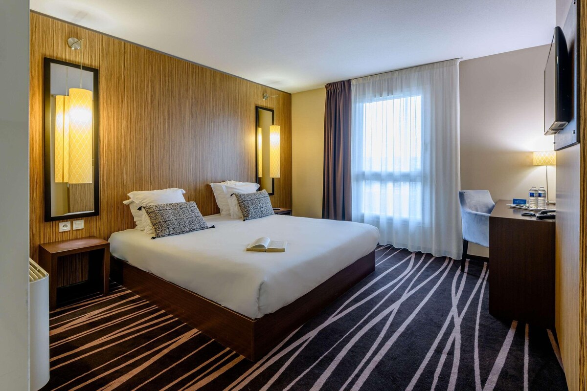 In-room safe, desk, blackout curtains, soundproofing