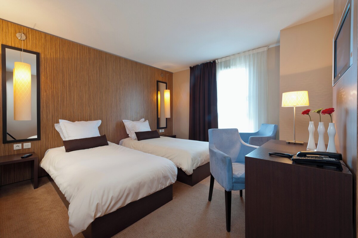 In-room safe, desk, blackout curtains, soundproofing
