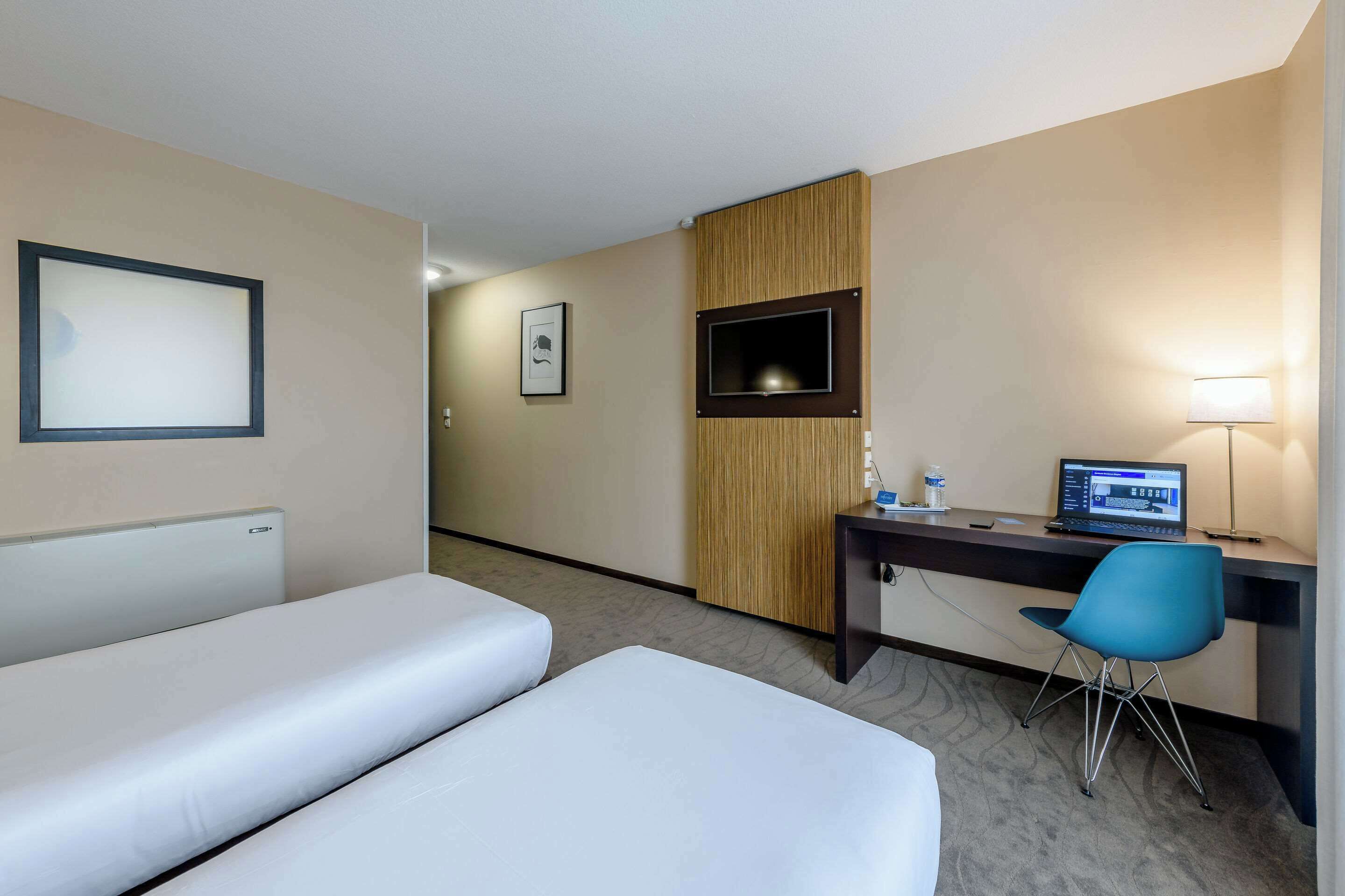 Studio twin | In-room safe, desk, blackout drapes, soundproofing