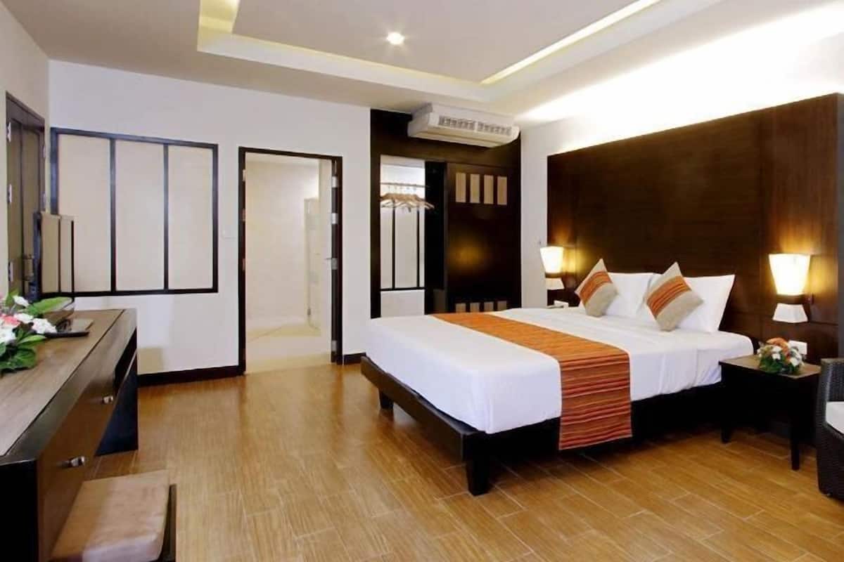 Minibar, coffres-forts dans les chambres, bureau, rideaux occultants