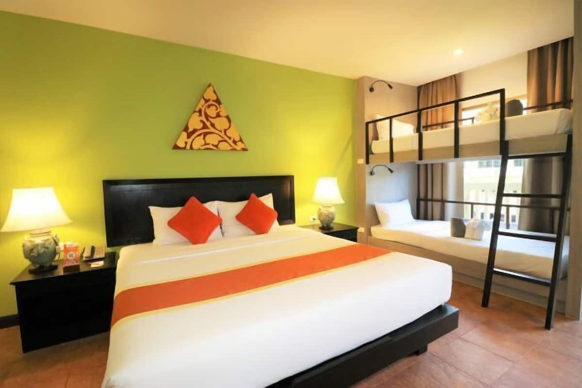 Minibar, coffres-forts dans les chambres, bureau, rideaux occultants