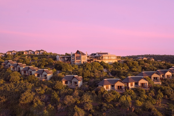 Vista frontal de la propiedad