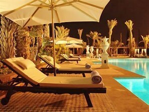 Piscine couverte, piscine extérieure