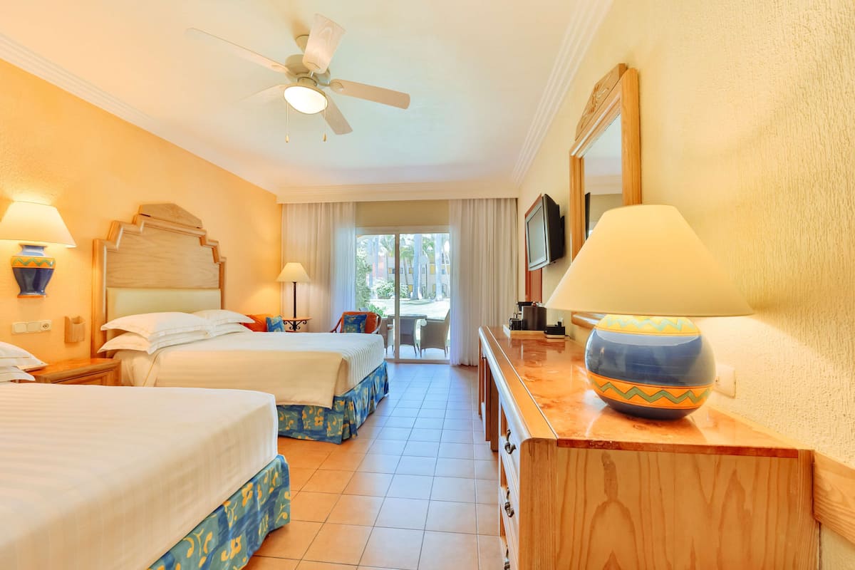 Superior Room | Free minibar, in-room safe, desk, blackout drapes